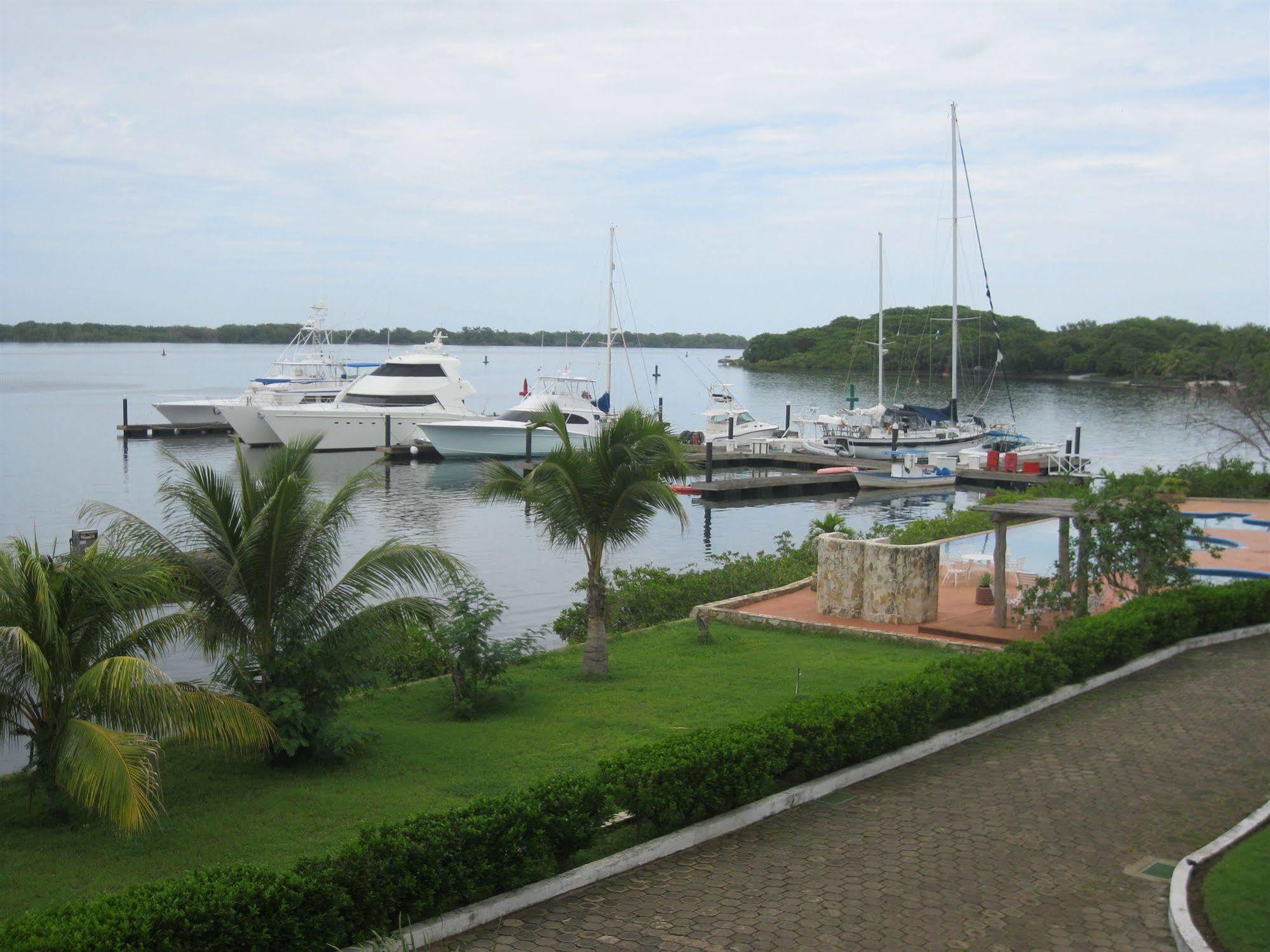 Marina Puesta Del Sol Hotel Aposentillo Exterior foto