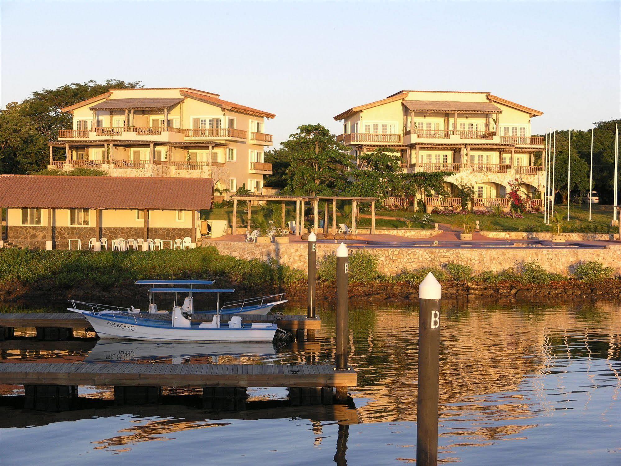 Marina Puesta Del Sol Hotel Aposentillo Exterior foto